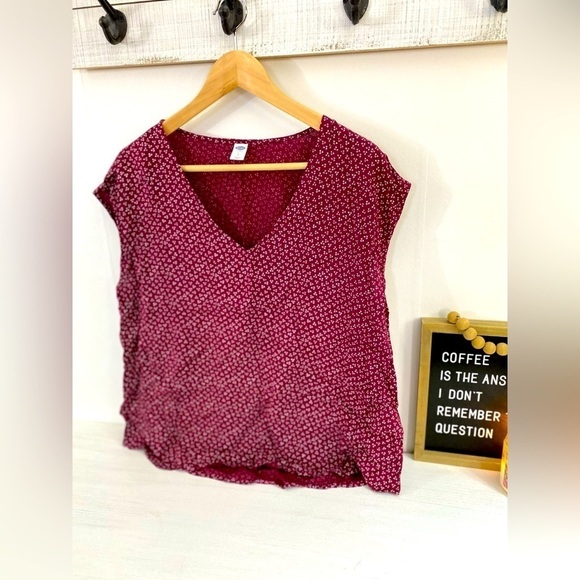 Maroon Polka Sleeveless Blouse ~Like NEW 🤍 - Picture 4 of 12